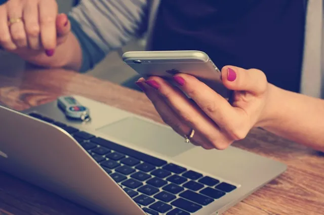 Co wyróżnia dobry internetowy sklep meblowy online na tle konkurencji?