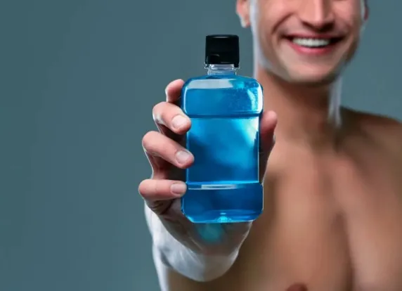 Kiedy stomatolog zaleca chlorheksydynę jako uzupełnienie higieny jamy ustnej?